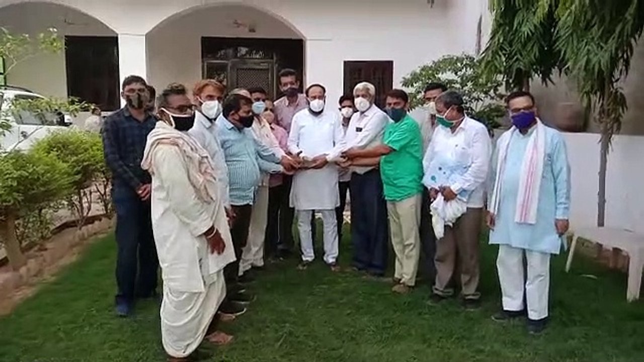 महामारी से महामुकाबला...  ऑक्सीजन प्लांट को विधायक ने दी 2.51 लाख की राशि