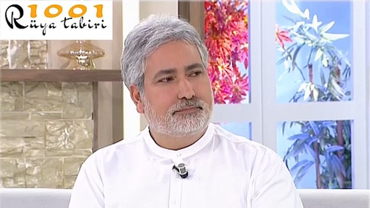 Rüyada ölü görmek, rüyada ölü birinin eve gelip yemek yemesi