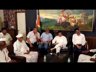 पुणतांब्यातल्या शेतकऱ्यांनी घेतली राज ठाकरेंची भेट