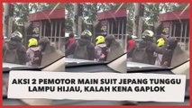 Kocak! Aksi 2 Pemotor Main Suit Jepang Tunggu Lampu Hijau, Kalah Kena Gaplok