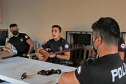 Son dakika haberleri... Fethiye'de görev yapan polis memuru müzik tutkusuyla meslektaşlarına da moral oluyor