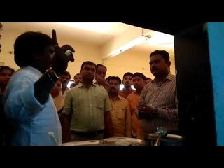 पोरं उपाशी ठेवता, देऊ का काना मागे?