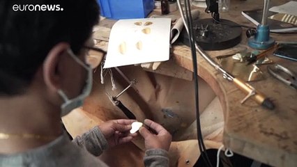 شاهد: مبادرة لدعم أصحاب المهارات الفنية تعيد للمهاجرين في باريس "حياتهم السابقة"