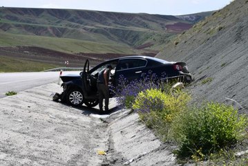 Sivas'ta iki otomobil çarpıştı: 5 yaralı