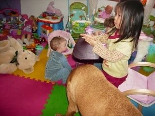 Cloé qui fait ses premiers pas a l'age de 10 mois