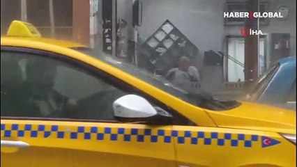 İstanbul'da sağanak yağış ve dolu! Bir anda bastırdı