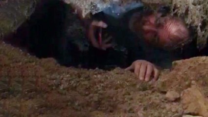 Görüntü Türkiye'den! Hapse girmek yerine lağım çukurunu tercih etti