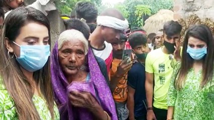 शौचालय में रहने को मजबूर महिला की मदद में आगे आयी अक्षरा सिंह