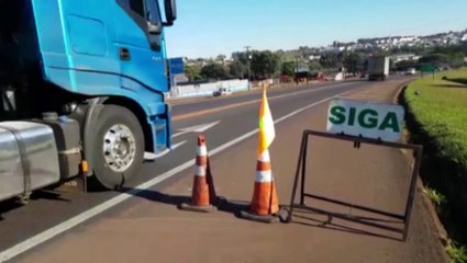 Obras de manutenção são realizadas na rodovia BR-277, deixando o trânsito lento