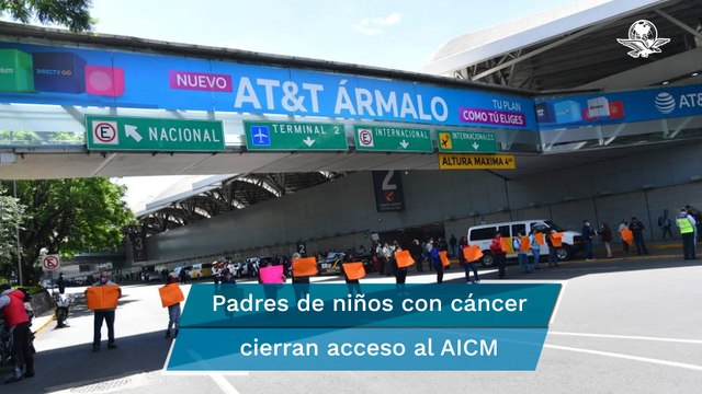 Protestan padres de niños con cáncer; cierran acceso a Terminal 1 del AICM