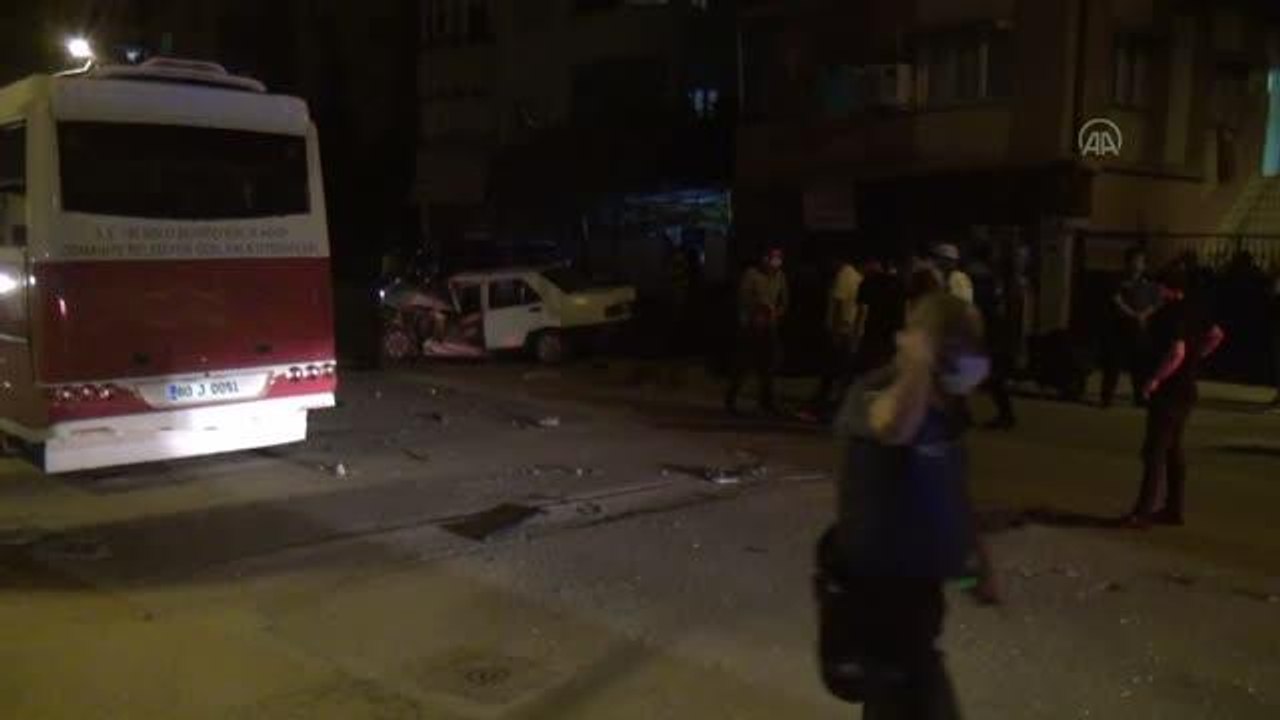 Son dakika haber: Silahlı yaralama şüphelisi gasbettiği kamyonetle 1 polis otosu ve 3 araca çarptı : 2'si polis 5 yaralı