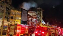 KOCAELİ - Bir apartmanın çatı katında çıkan yangın söndürüldü