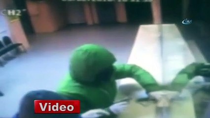 Soygun anında faturasını ödemeye çalıştı