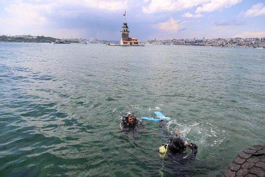 Üsküdar'da çevre kirliliğine dikkati çekmek için su altı temizliği yapıldı