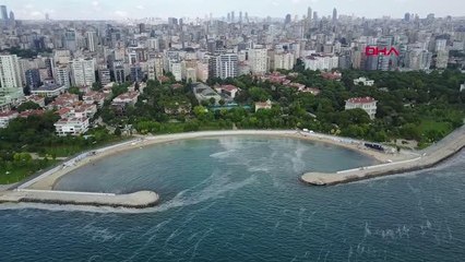 CADDEBOSTAN'DA DENİZ SALYALARINA ALDIRMADAN YÜZDÜLER