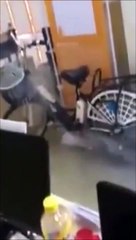 Un vélo électrique prend feu sans raison dans une maison