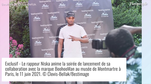 Agathe Auproux : Joli bébé canon en petite robe noire à un showcase de Niska