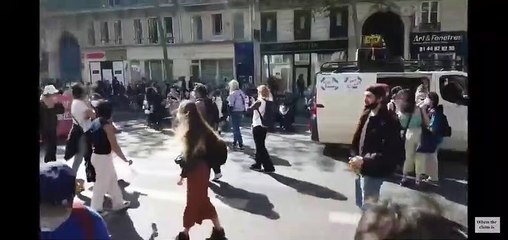 Racisme : "Les blancs derrières", scandé par une partie des manifestants à la marche dite "des libertés"