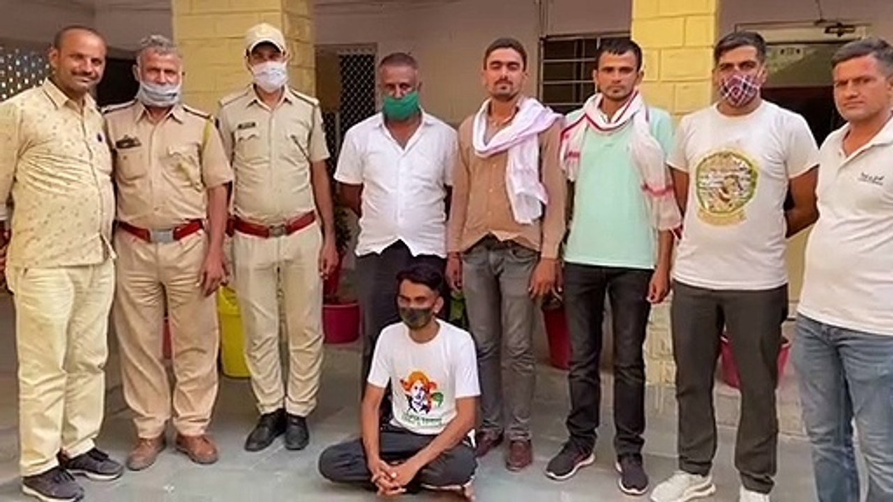 आपसी रंजिश में फायरिंग का इनामी आरोपी गिरफ्तार