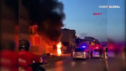 Gaziosmanpaşa'da park halindeki kamyon alev alev yandı