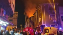 Fatih'te bir binada çıkan ve 4 binaya daha sıçrayan yangın söndürüldü