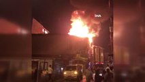 Fatih'te alev alan binadaki yangın çevresindeki 4 binaya sıçradı