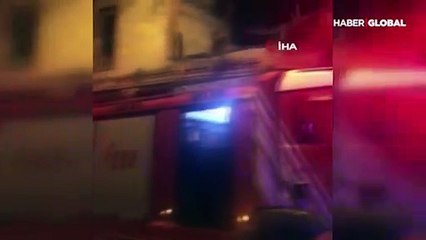 Fatih'te bir binada çıkan yangın çevredeki 4 binaya sıçradı