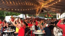 Les supporters regardent les Diables Rouges en terrasse à Bassenge (Liège)