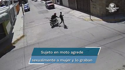 Captan momento en que motociclista le toca el trasero a una mujer en capital de SLP