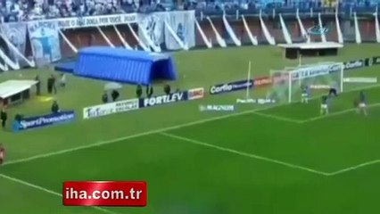 Bir türlü gole engel olamadılar