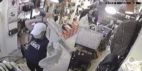 Kadın hırsız yakalanınca jiletle kendini doğradı