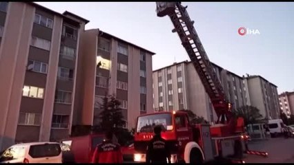 Oluğa sıkışan kargayı itfaiye kurtardı