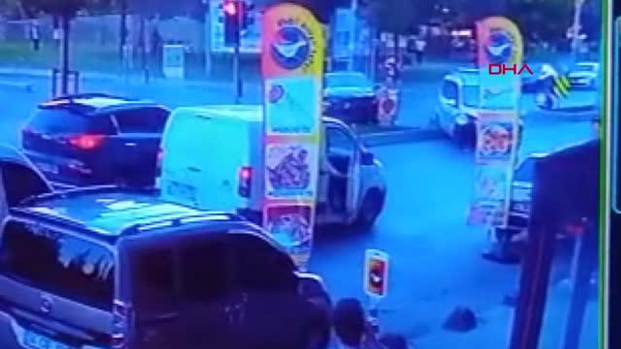 Son dakika haberleri | SULTANGAZİ'DE POLİS ARACININ KAZASI KAMERADA