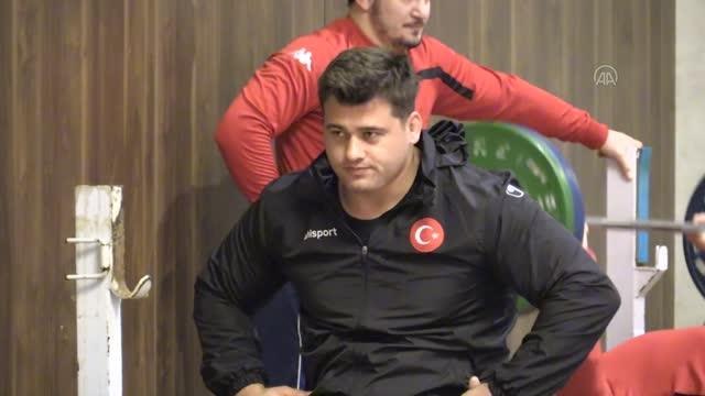 Milli güreşçi Rıza Kayaalp, kariyerini olimpiyatlarda altın madalyayla taçlandırmak istiyor