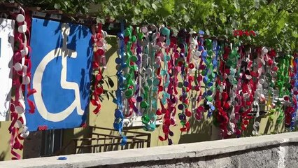 ESKİŞEHİR TORUNUYLA ENGELLİLER İÇİN TOPLADIĞI 30 ÇUVAL MAVİ KAPAK ÇALINDI, GÖZYAŞI DÖKTÜ