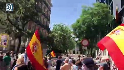 Miles de personas siguen llegando a Colón con la plaza ya abarrotada