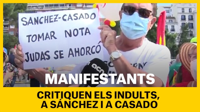 Manifestants a Colón critiquen els indults, Sánchez i Casado