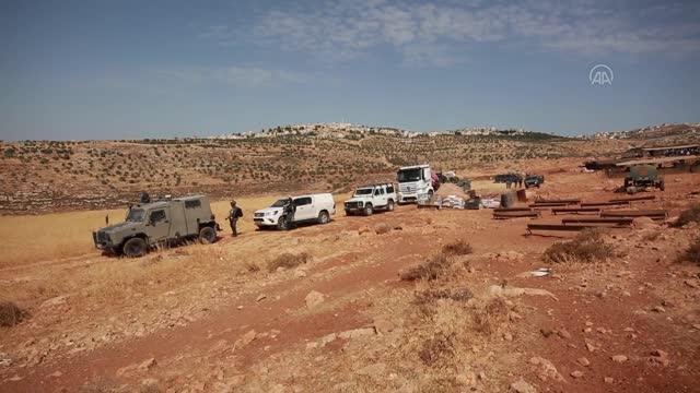 İsrail askerleri Batı Şeria'da Filistinli bedevilerin evlerini yıktı