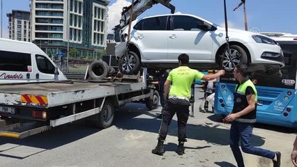 Son dakika... Zeytinburnu'ndaki zincirleme trafik kazasında bir kişi yaralandı