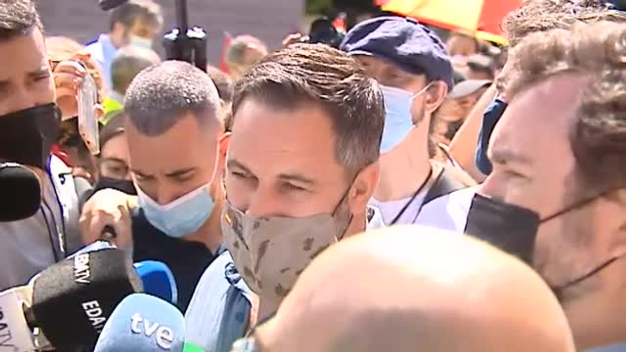 Abascal señala la "traición" de los indultos acudiendo a Colón "sin vergüenza a ninguna foto"