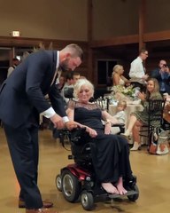 Düğününde evladıyla dans etmek sanırım her annenin hayalidir, şartlar ne olursa olsun... [ @mnf_productions]