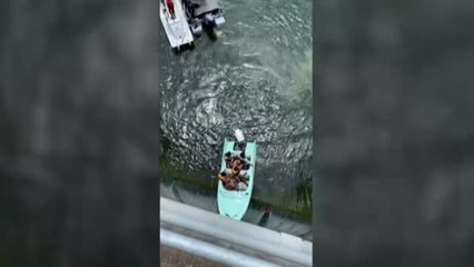 Impresionante rescate de un bote al borde de una presa en Austin