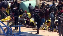 Lampedusa scoppia: 14 sbarchi di migranti in 24 ore