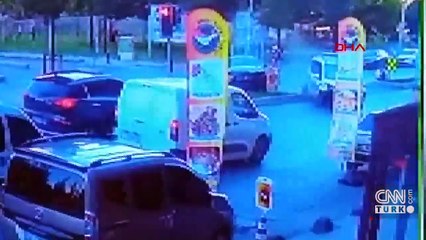 Polis aracı ile otomobil çarpıştı
