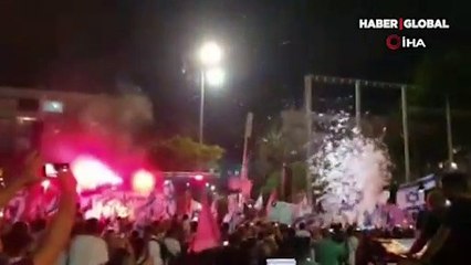 İsrail'de binlerce kişi Netanyahu'nun gidişini kutladı