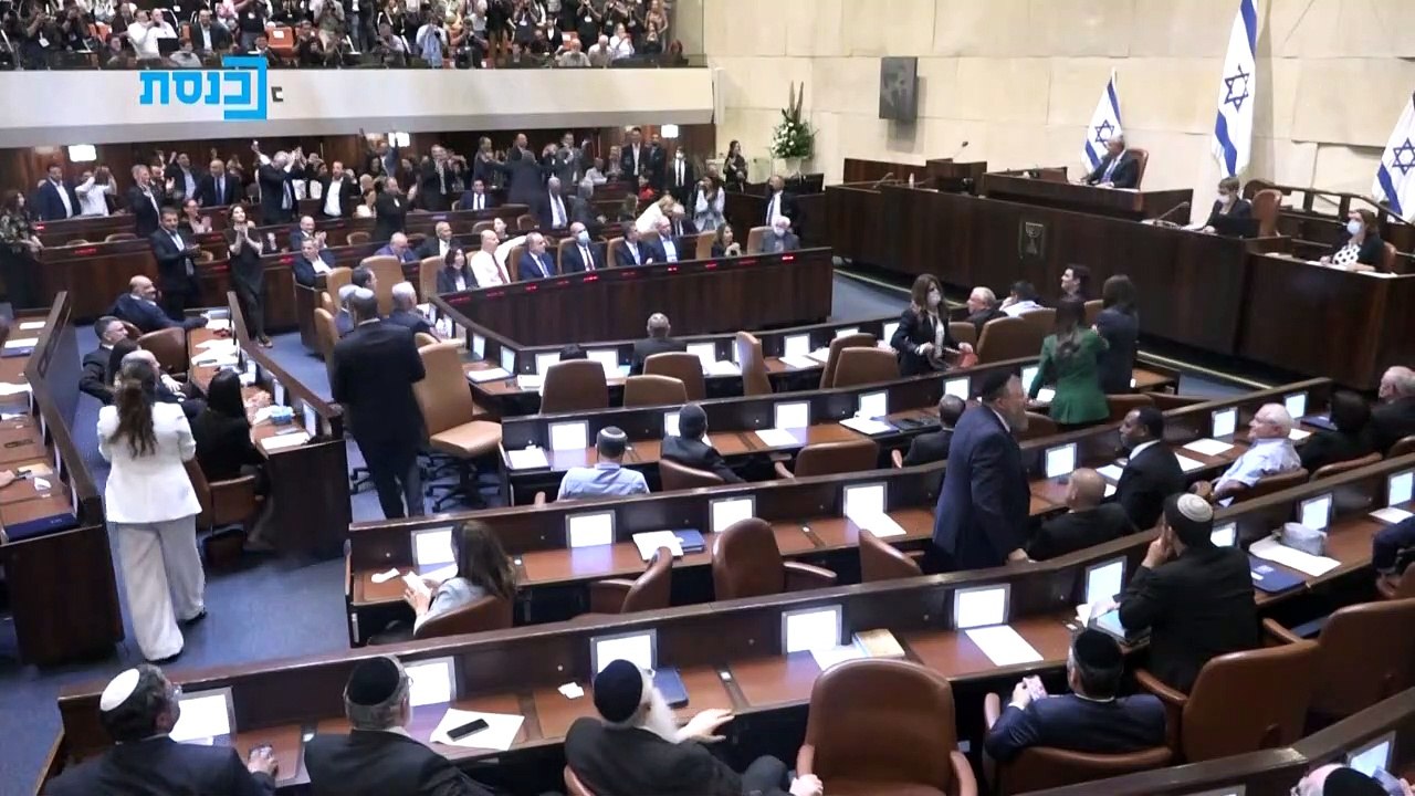 Bennett substitui Netanyahu como premiê