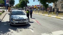 EDİRNE - Trakya'da, Kovid-19 tedbirleri kapsamında uygulanan sokağa çıkma kısıtlaması denetimleri sürüyor