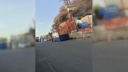 Hurda deposunda çıkan yangın söndürüldü