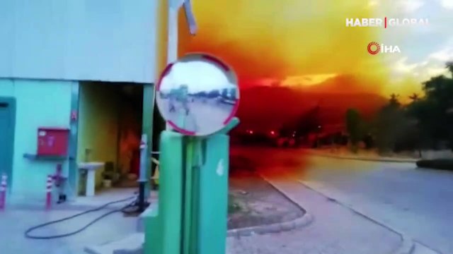 Fabrikanın asit tankı patladı, gökyüzünü asit bulutu kapladı