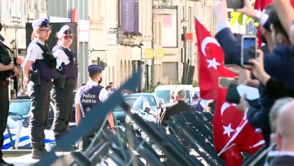 BRÜKSEL - Cumhurbaşkanı Erdoğan, konaklayacağı otelin önünde sevgi gösterileriyle karşılandı